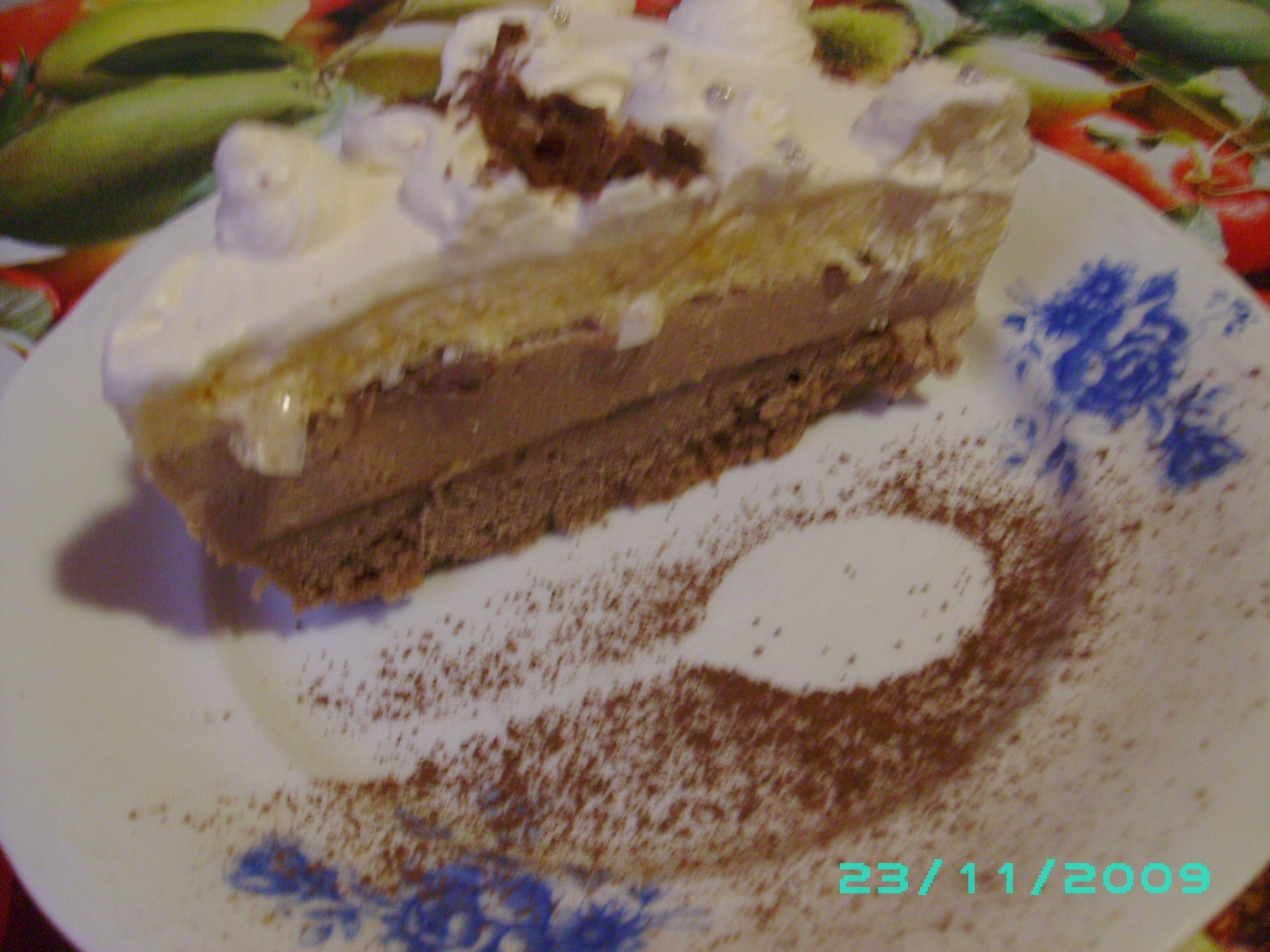 Tort cu mousse de ciocolata si mousse de piersici