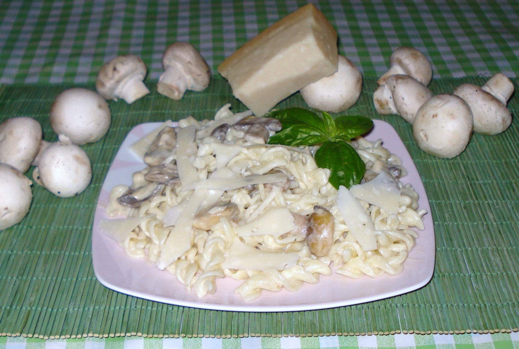 Paste cu ciuperci si parmezan