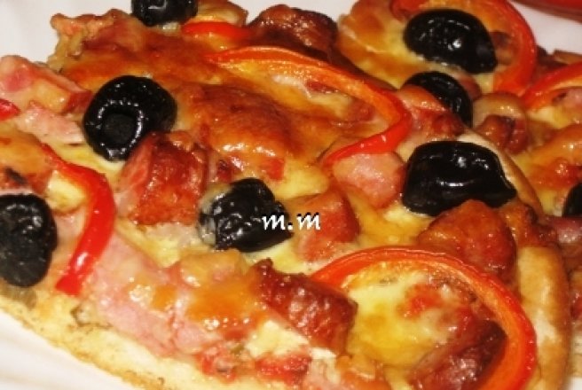 Pizza cu blat crocant