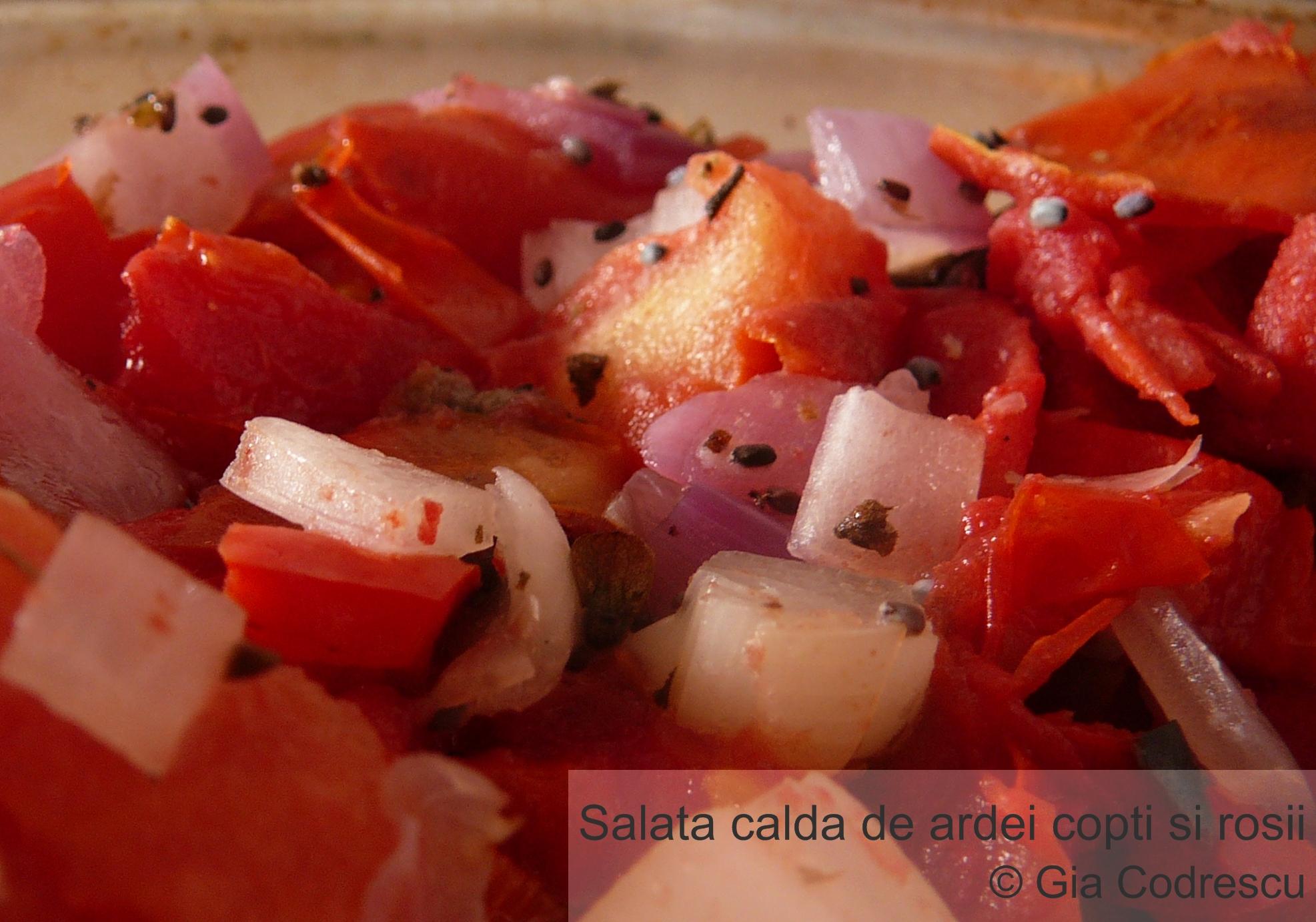 Salata calda de ardei copti si rosii