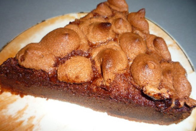 Tarta cu ciocolata si meringue de cacao