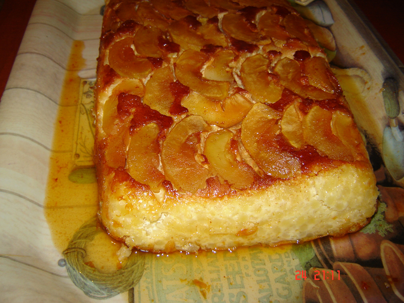 Budinca de paste cu branza si mere caramelizate