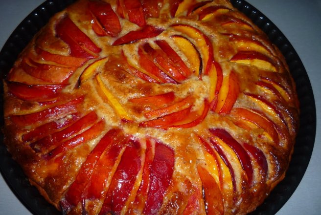 Tarta cu nectarine si migdale