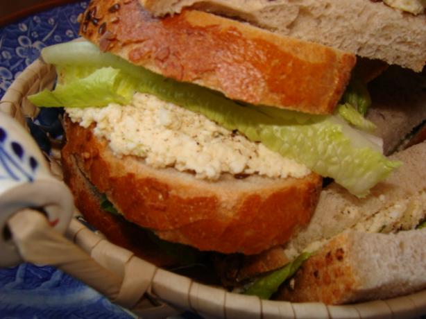 Sandwich cu salata de ou