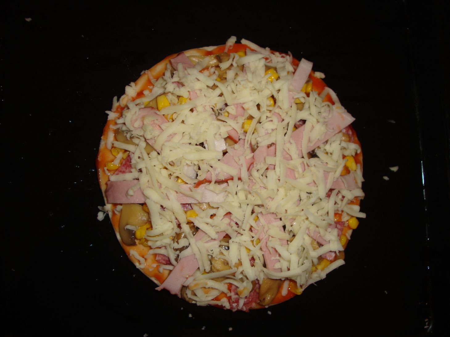 Pizza cu porumb si sunculita taraneasca