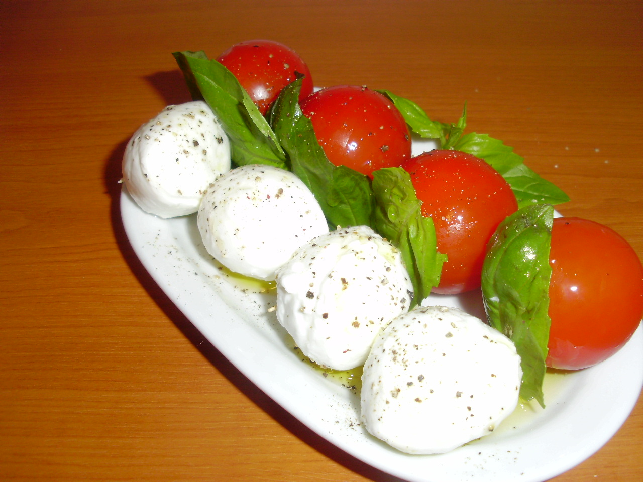 Salata de rosii cherry si mozzarela