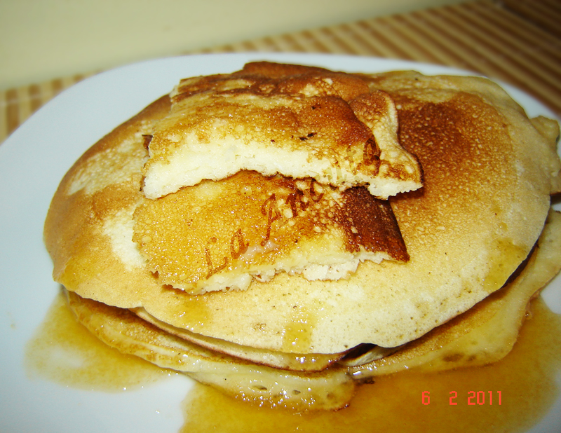 Pancakes cu iaurt si caramel