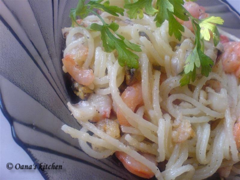 SPAGHETE CU FRUCTE DE MARE