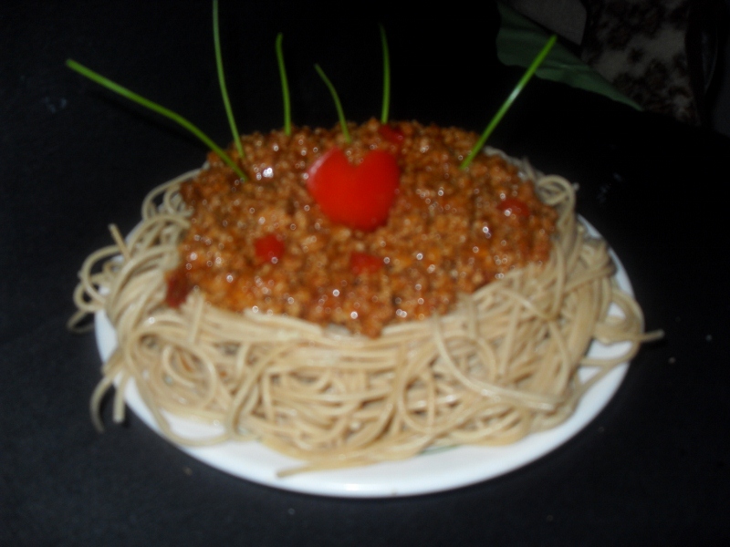 Volkorn Spaghetti cu pui si sos de ardei