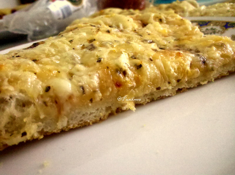 Foccacia cu cascaval si branza