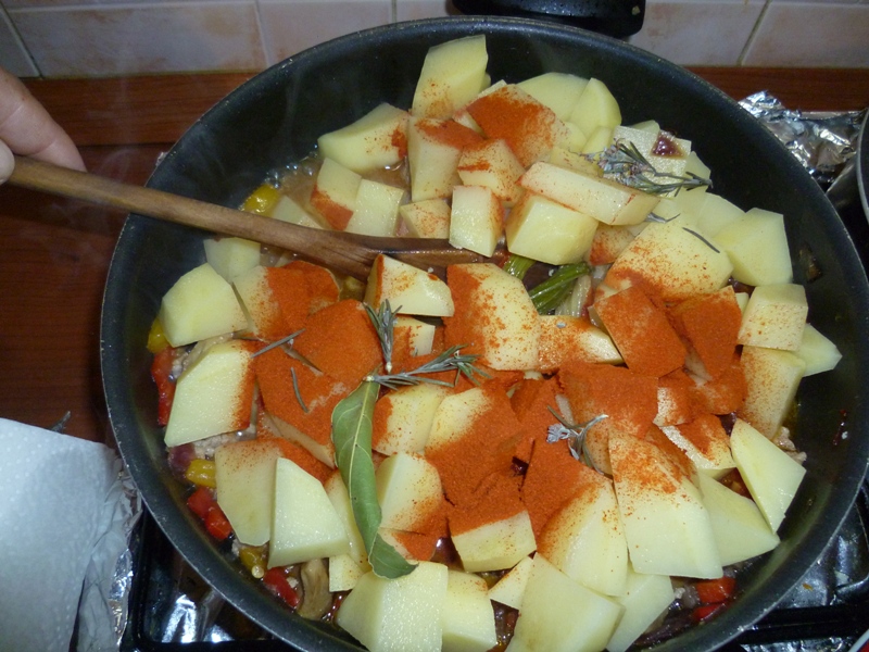 Tocanita de cartofi cu carciofi