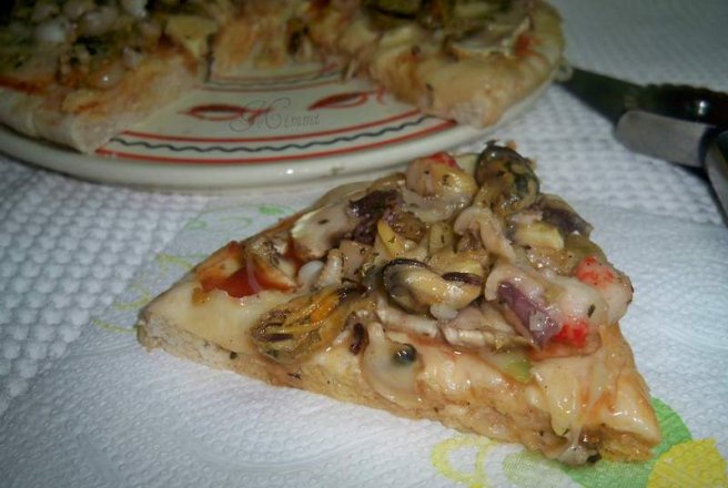 Pizza cu fructe de mare