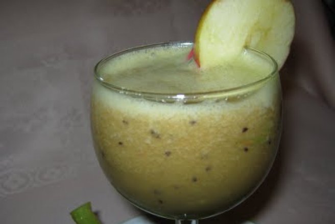 Smoothie de kiwi şi mere