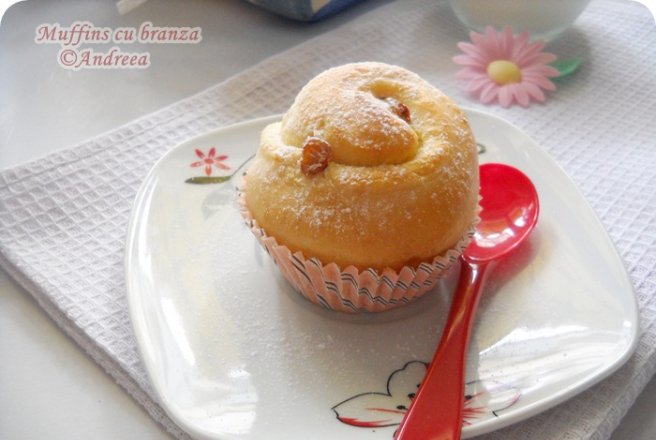 Muffins cu branza si stafide