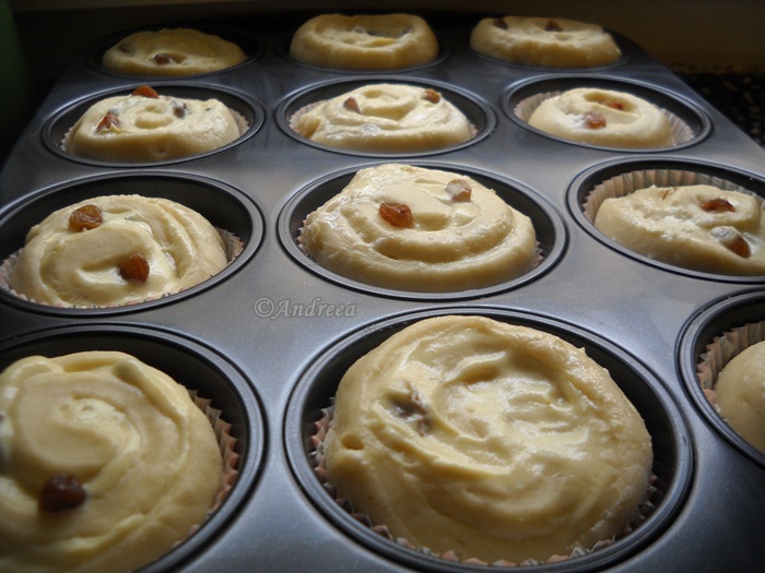 Muffins cu branza si stafide