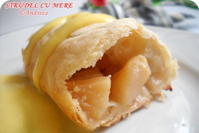 Strudel cu mere