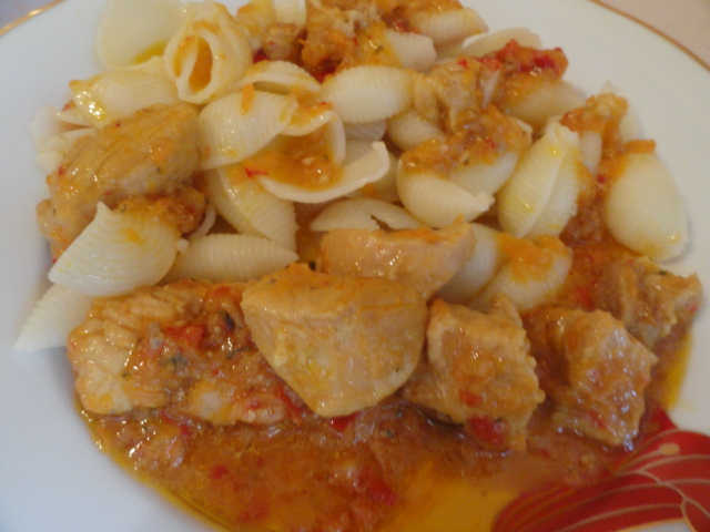 Carne de porc cu paste conchiglie