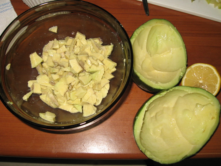 Salata de pui cu avocado