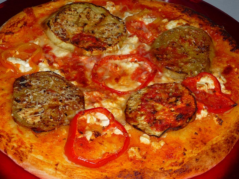 Pizza mediteraneana cu vinete