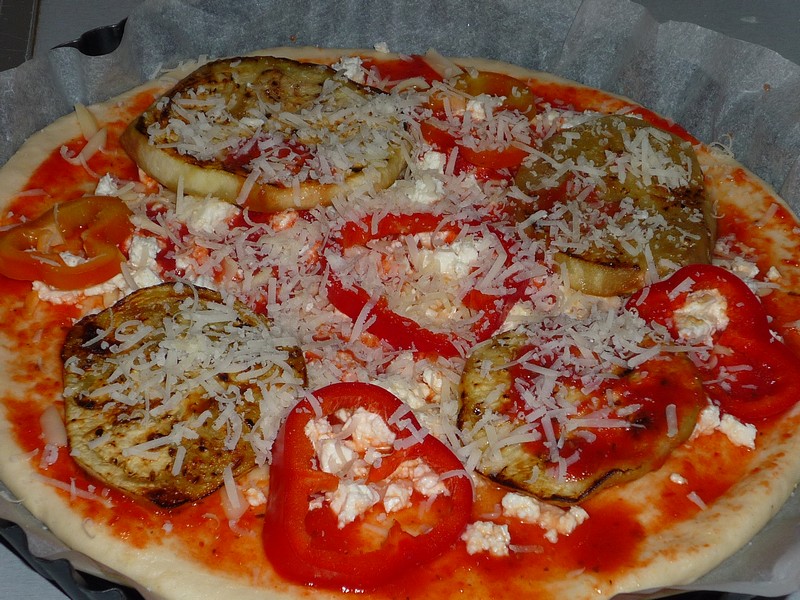 Pizza mediteraneana cu vinete