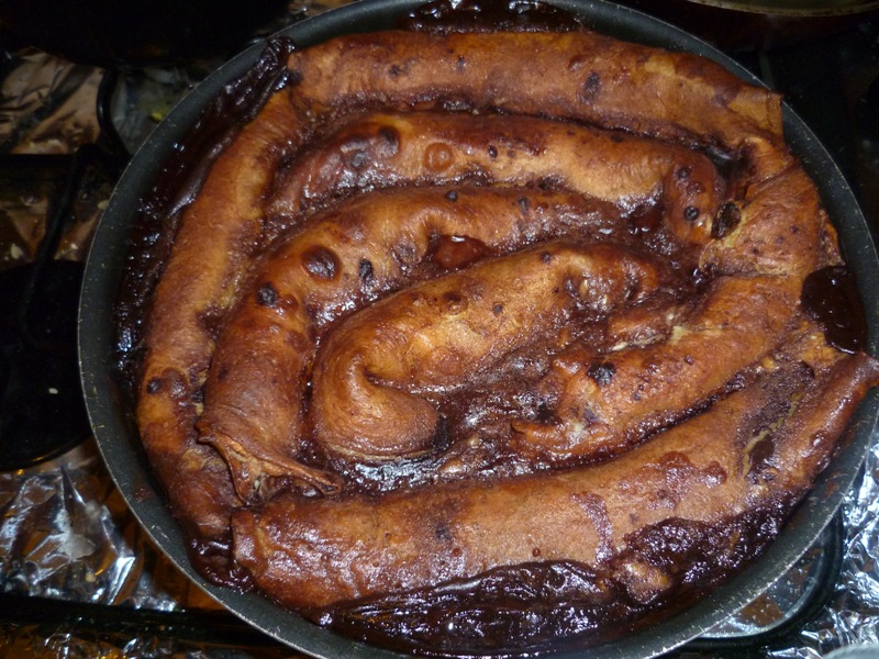 Clatite cu ricotta si stafide gratinate cu budinca de ciocolata