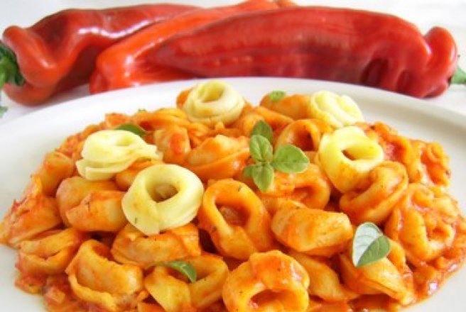 Tortellini cu sos de ardei