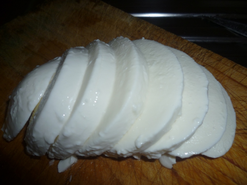 Mozzarella in crusta de fulgi de porumb