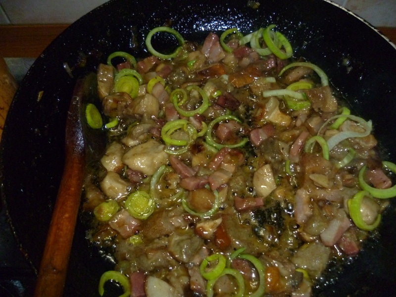 Penne Rigate con pancetta e funghi porcini