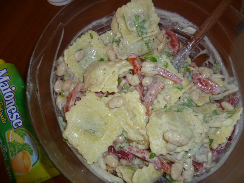 Salata de fasole boabe cu ravioli