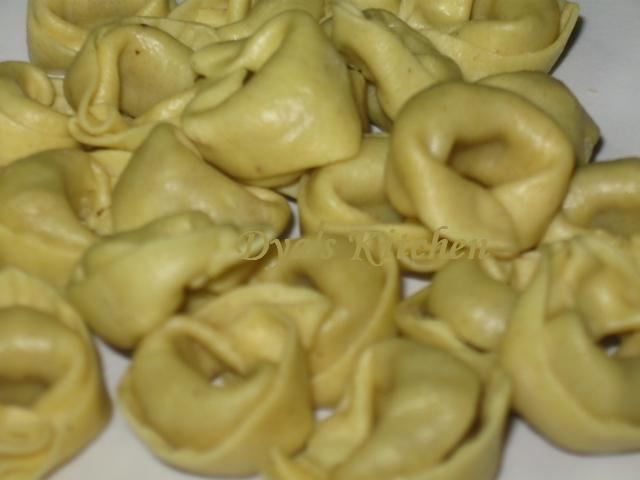 Tortellini cu piept de pui in sos picant