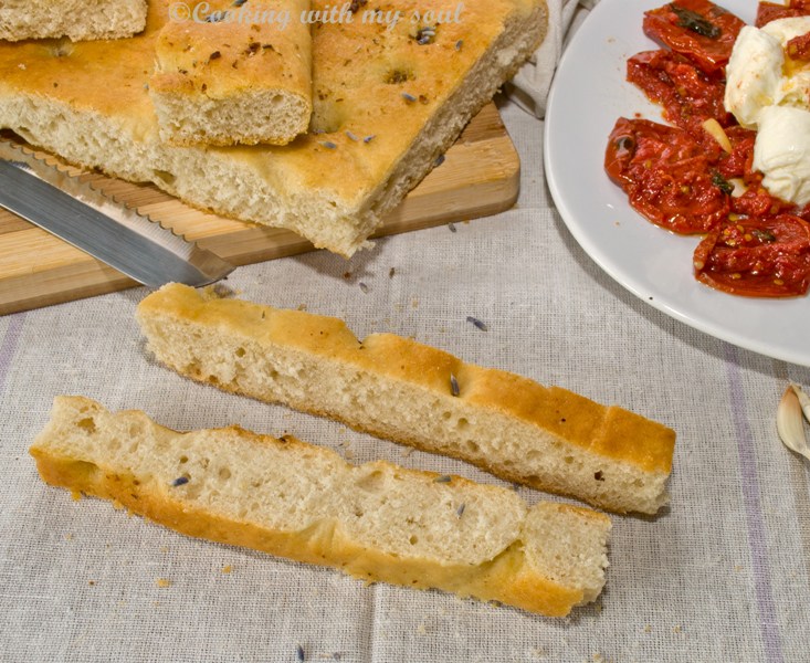 Focaccia cu lavanda