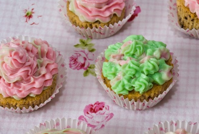 Cupcakes cu migdale si frosting din mascarpone