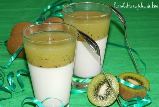 Panna Cotta cu jeleu de kiwi