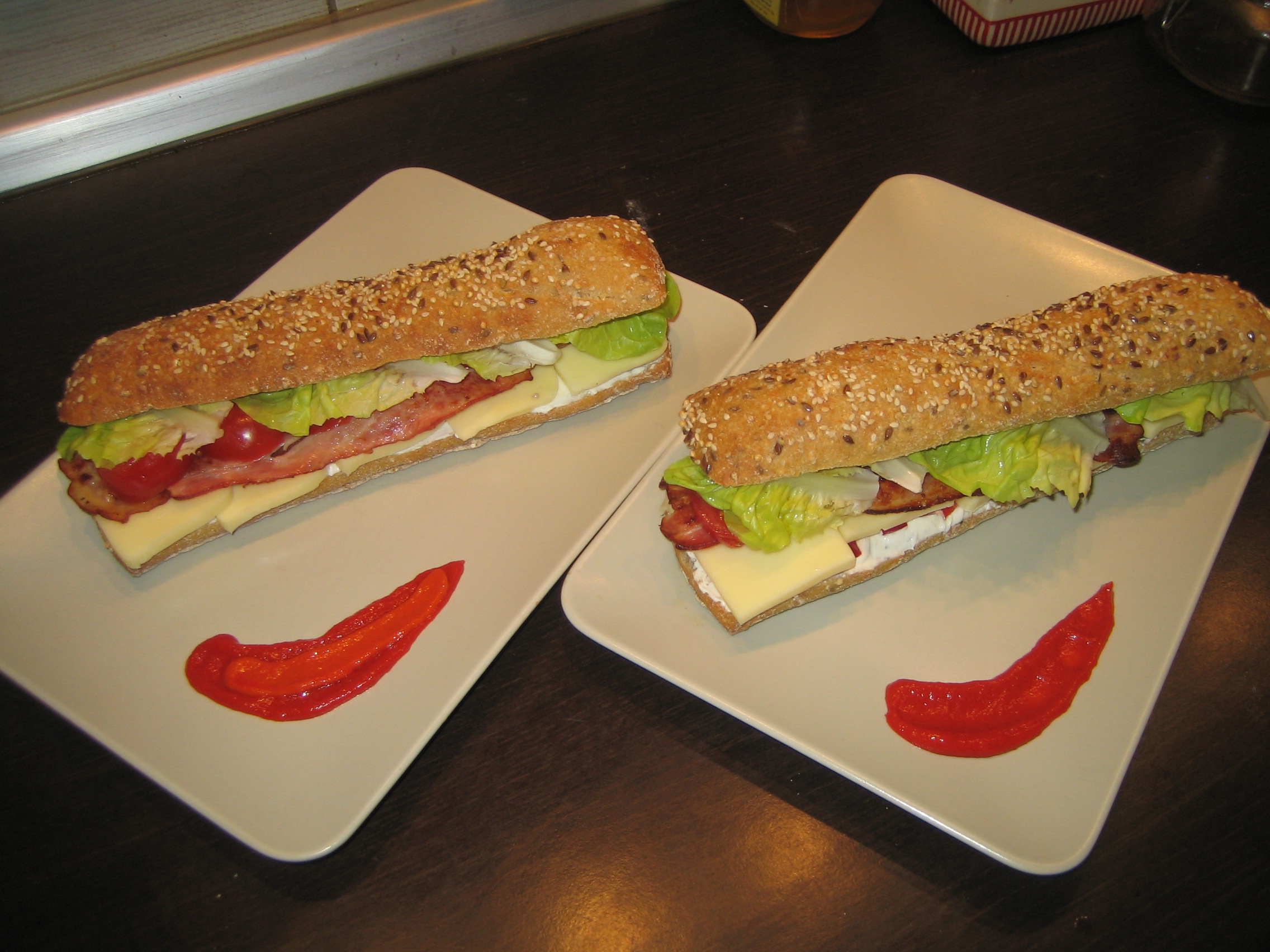 Sandwich cu DeSenvis&bacon