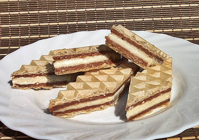 Napolitane cu crema de biscuiti si ciocolata de casa