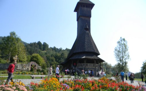 Maramures plai cu flori  - Manastirea Barsana