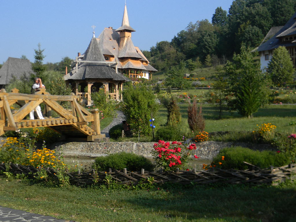 Maramures plai cu flori  - Manastirea Barsana