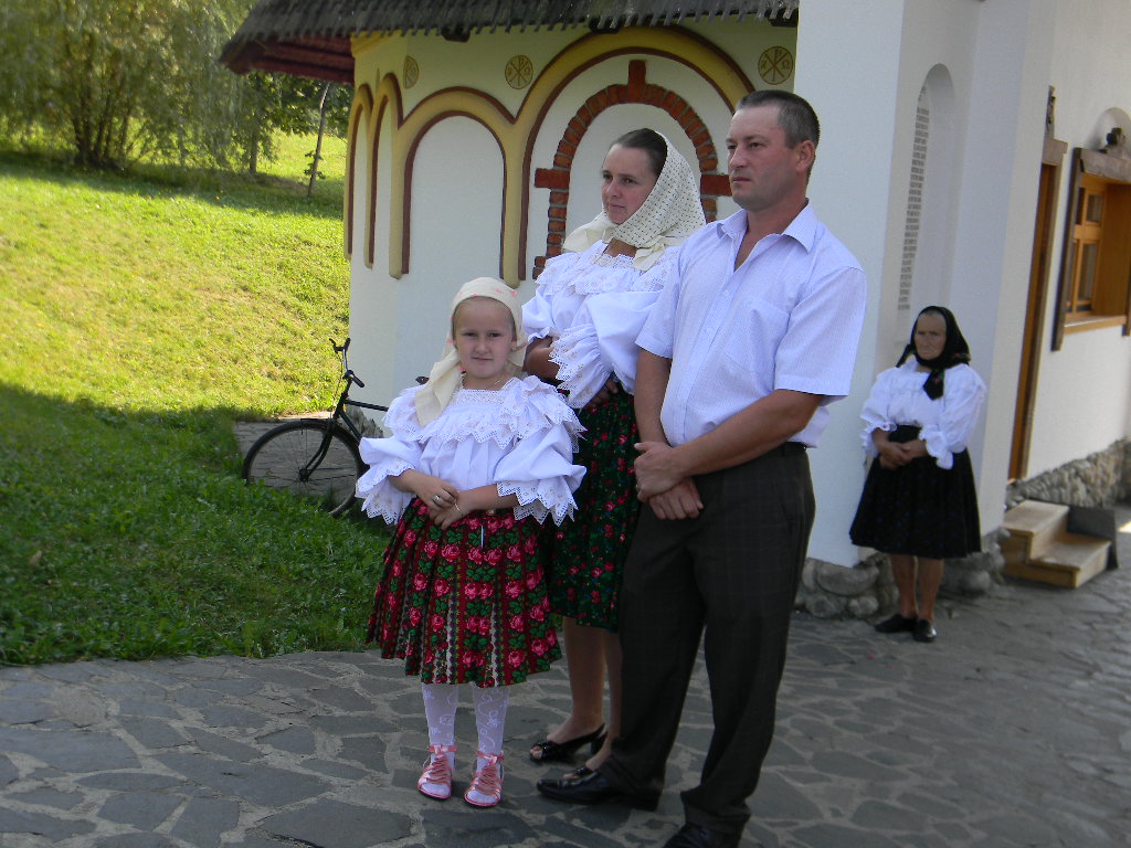 Maramures plai cu flori  - Manastirea Barsana