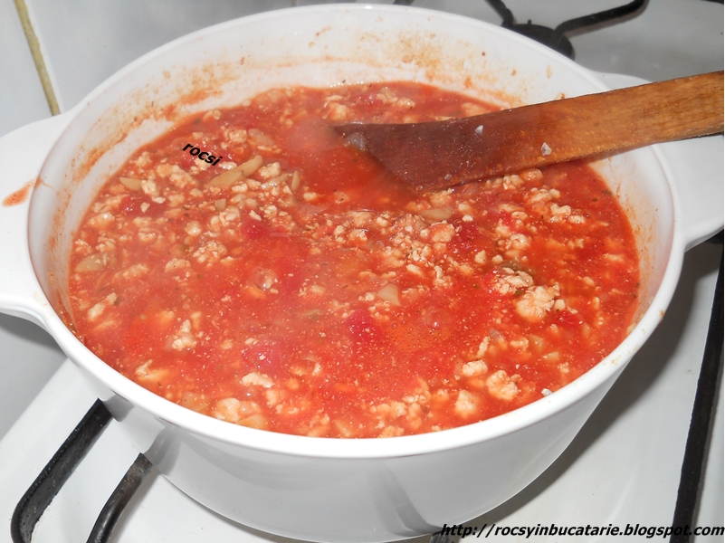 Spaghete cu carne tocata de pui