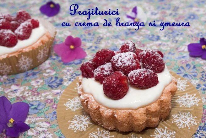 Prajiturele cu crema de branza si zmeura