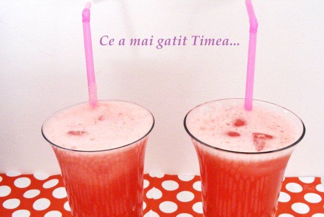 Smoothie de pepene rosu