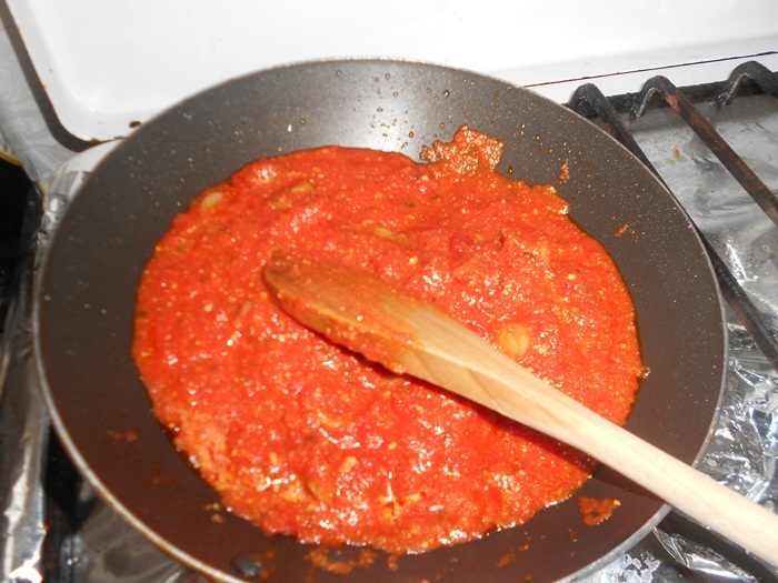 Spaghetti con funghi e sugo