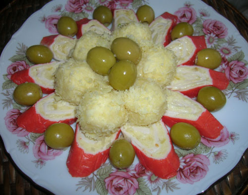 Gustare festiva din cascaval cu surimi (3)