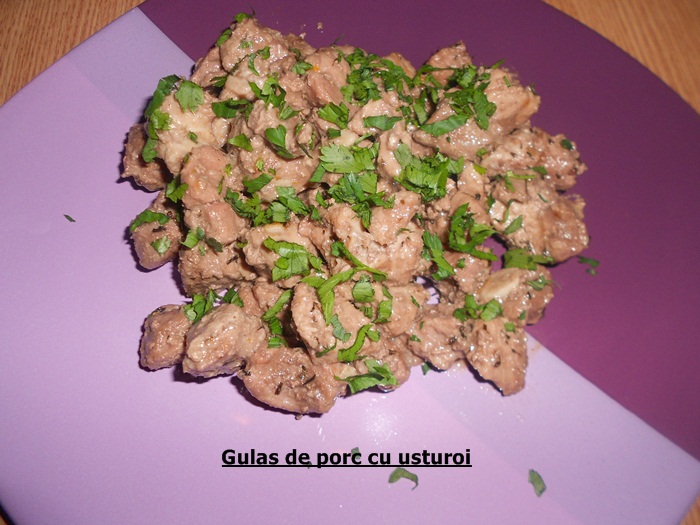 Gulas de porc cu usturoi