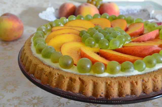 Tarta cu piersici si crema de branza