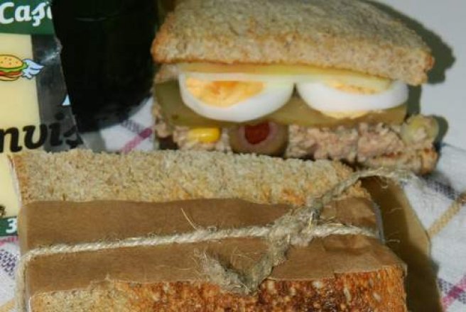 Sandwich cu ton