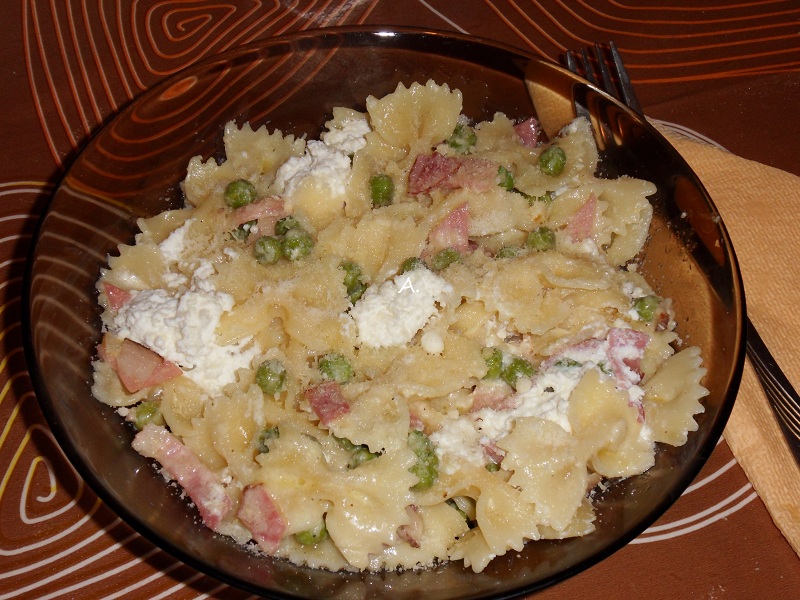 Farfalle cu ricotta si pancetta