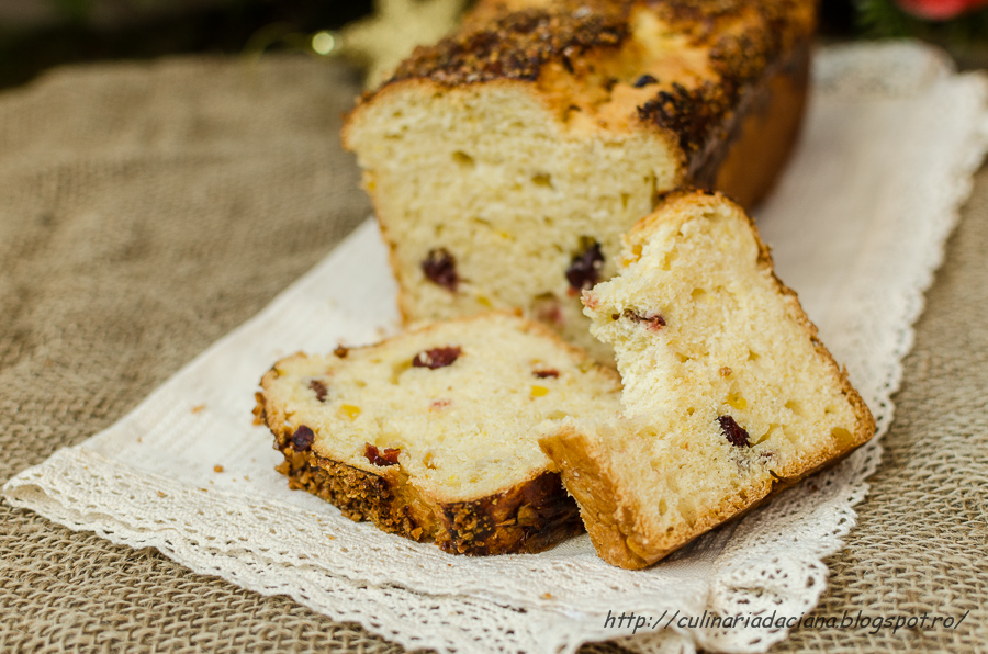 Panettone cu migdale caramelizate