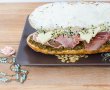 Sandwich cu sos pesto si germeni de praz-1