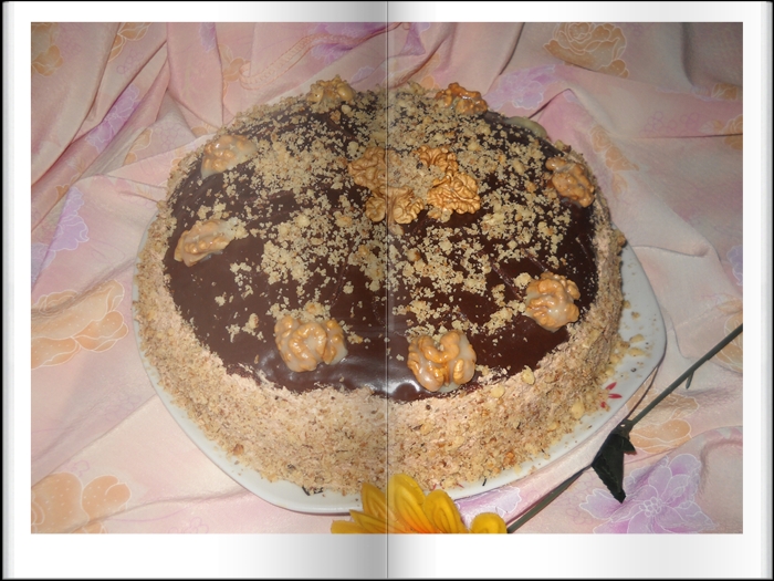 Tort cu mousse de ciocolata si nuci